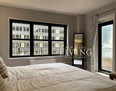 301 East 47th Street - Photo Thumbnail 3