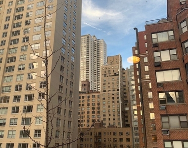 334 East 55th Street - Photo Thumbnail 7