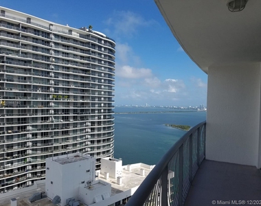 1750 N Bayshore Dr - Photo Thumbnail 0