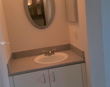 816 Nw 11th St Apt 1102 - Photo Thumbnail 13