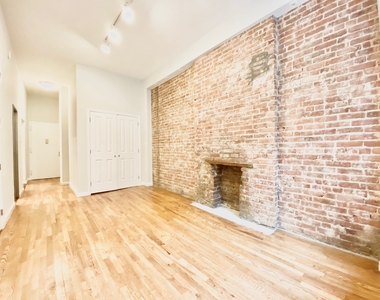 59 West 105th Street - Photo Thumbnail 3