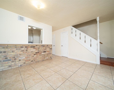 10626 Hazelhurst Drive - Photo Thumbnail 5