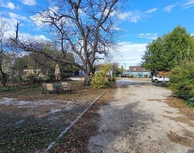 5001 Calmont Avenue - Photo Thumbnail 2