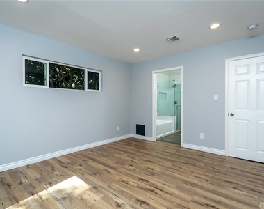 14431 Hatteras Street - Photo Thumbnail 17