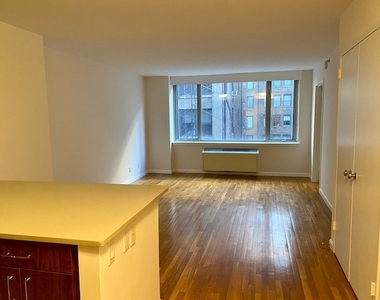 120 West 21st Street - Photo Thumbnail 7