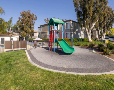 2851 Bedford Lane - Photo Thumbnail 17