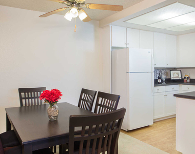 2851 Bedford Lane - Photo Thumbnail 5