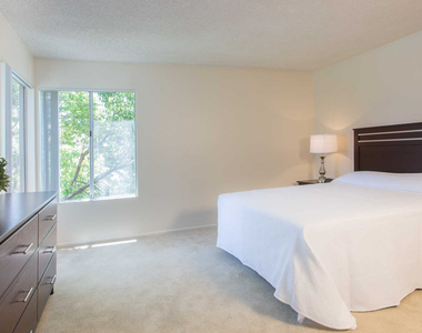 2851 Bedford Lane - Photo Thumbnail 10