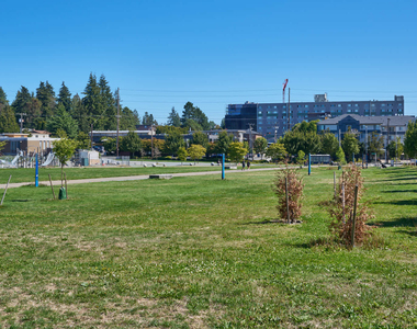 10720 5th Ave Ne - Photo Thumbnail 47
