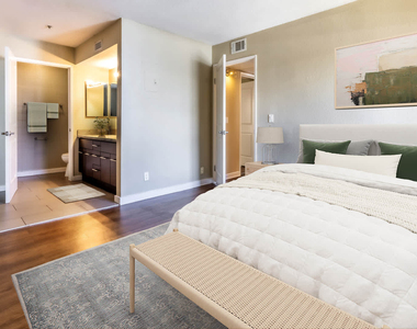 1710 N Fuller Ave - Photo Thumbnail 47