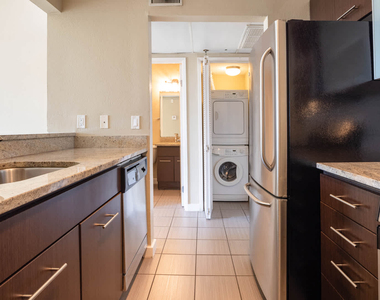 1710 N Fuller Ave - Photo Thumbnail 6