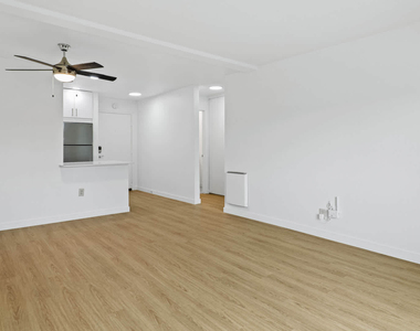 1080 Carolan Avenue - Photo Thumbnail 8