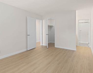 1080 Carolan Avenue - Photo Thumbnail 15