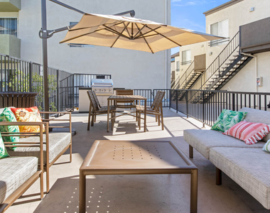 230 North Kenwood Street - Photo Thumbnail 21