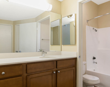230 North Kenwood Street - Photo Thumbnail 12