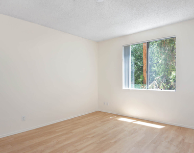 23100 Avenue San Luis - Photo Thumbnail 11