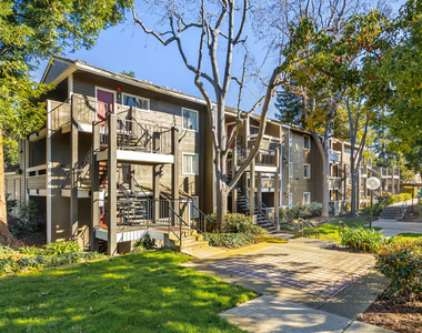 325 Union Avenue - Photo Thumbnail 1