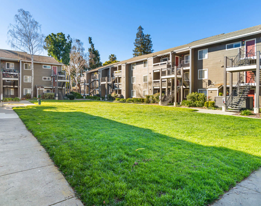 325 Union Avenue - Photo Thumbnail 2