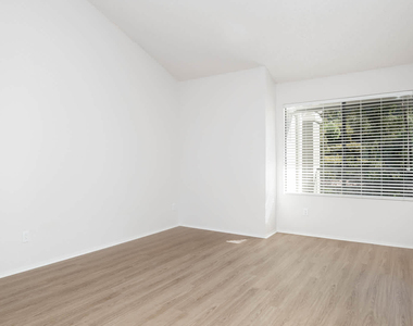 9904 Kika Court - Photo Thumbnail 10