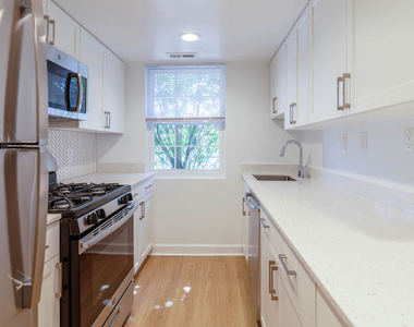 701 North Wayne Street - Photo Thumbnail 4