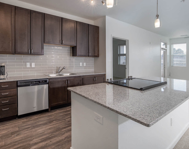 2311 Park Centre Dr - Photo Thumbnail 4