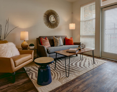 2311 Park Centre Dr - Photo Thumbnail 12