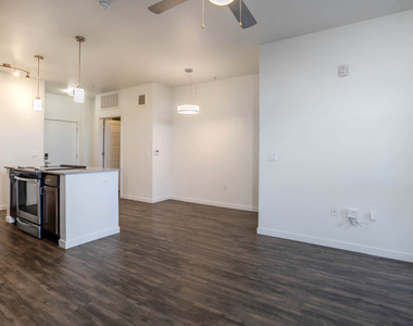 2311 Park Centre Dr - Photo Thumbnail 6