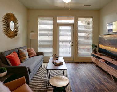 2311 Park Centre Dr - Photo Thumbnail 13