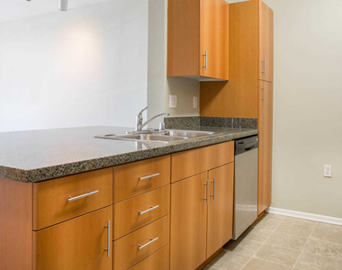 888 North Alameda Street - Photo Thumbnail 9