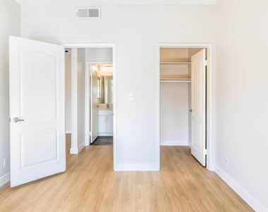 5225 Blakeslee Ave. - Photo Thumbnail 13