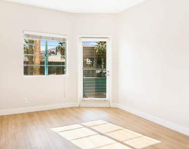 5225 Blakeslee Ave. - Photo Thumbnail 11