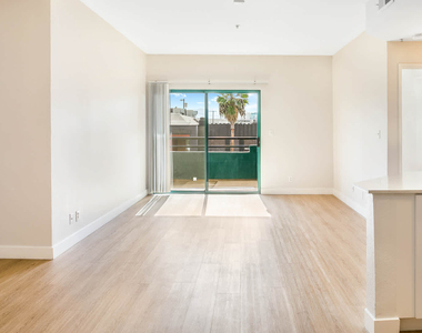 5225 Blakeslee Ave. - Photo Thumbnail 6