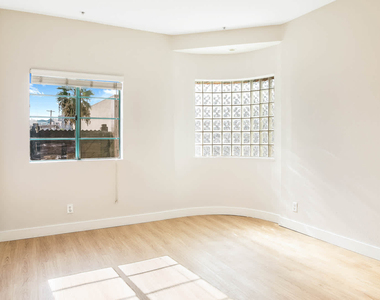 5225 Blakeslee Ave. - Photo Thumbnail 12