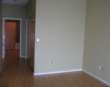 321 South Sangamon Street - Photo Thumbnail 5