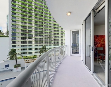 1750 N Bayshore Dr - Photo Thumbnail 4