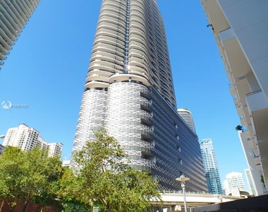 1000 Brickell Plaza - Photo Thumbnail 0