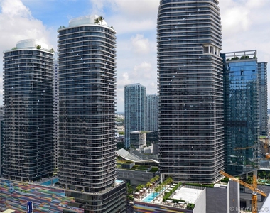 1010 Brickell Av - Photo Thumbnail 2