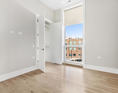 943 North Crosby Street - Photo Thumbnail 7