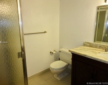 2401 Collins Ave - Photo Thumbnail 5