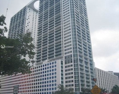 500 Brickell Ave - Photo Thumbnail 22