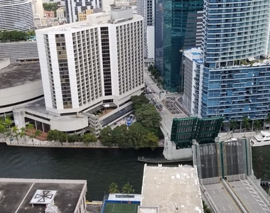 500 Brickell Ave - Photo Thumbnail 43