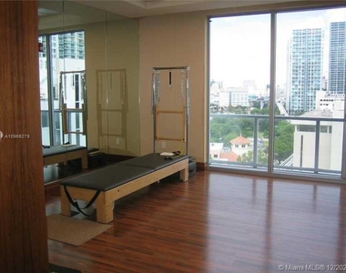 1060 Brickell Ave - Photo Thumbnail 13