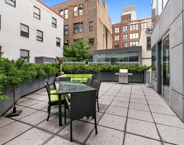 425 W 53rd St - Photo Thumbnail 1