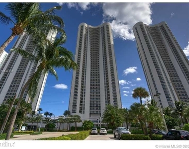 15901 Collins Ave - Photo Thumbnail 24