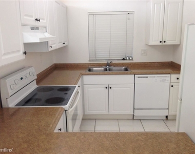 9410 Tangerine Pl Apt 203 - Photo Thumbnail 3