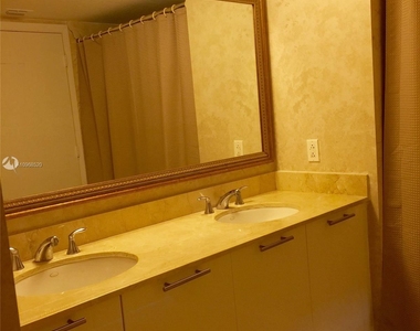 1800 N Bayshore Dr Apt 3703 - Photo Thumbnail 5