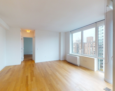 795 Columbus Avenue - Photo Thumbnail 7