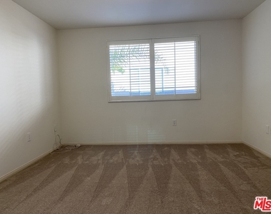 4501 Cedros Ave - Photo Thumbnail 7