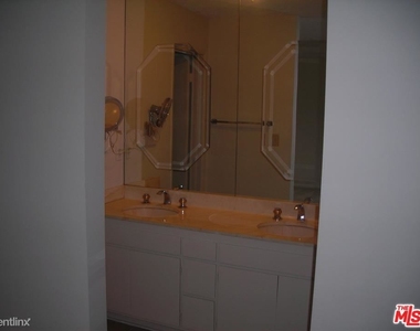 1034 17th St Apt 108 - Photo Thumbnail 2