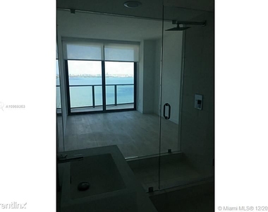 460 Ne 28th St Apt 2802 - Photo Thumbnail 1